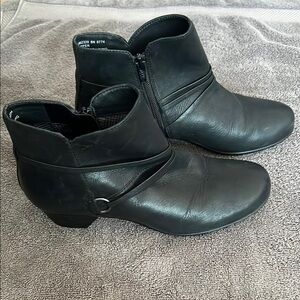 Black Abeo Leather Ankle Boots